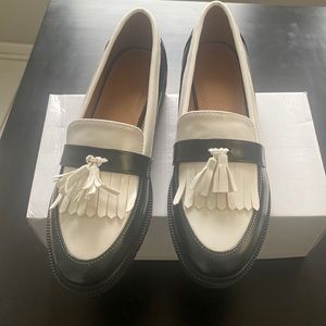Two Tone Fringe Trim Tassel Decor Flat Loafers